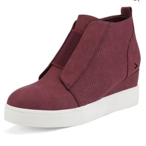 Dream Pairs Burgandy Platform Wedge Booties Size 7.5